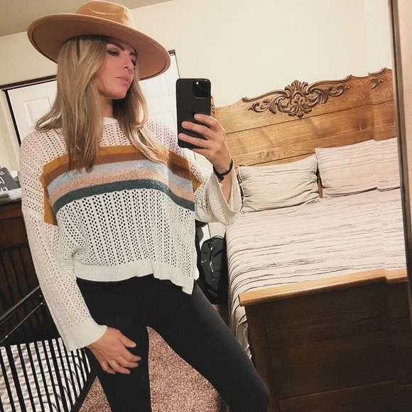 Davi & Dani Sweater - Picture 3 of 4